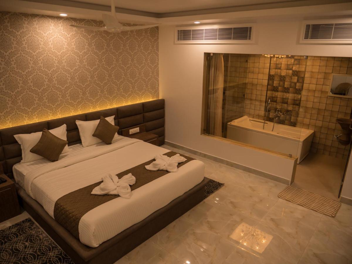 Hotel Blue Waves Jangli Ghāt Dış mekan fotoğraf