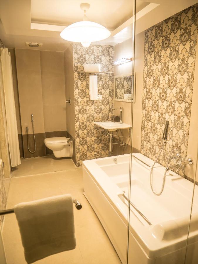 Hotel Blue Waves Jangli Ghāt Dış mekan fotoğraf
